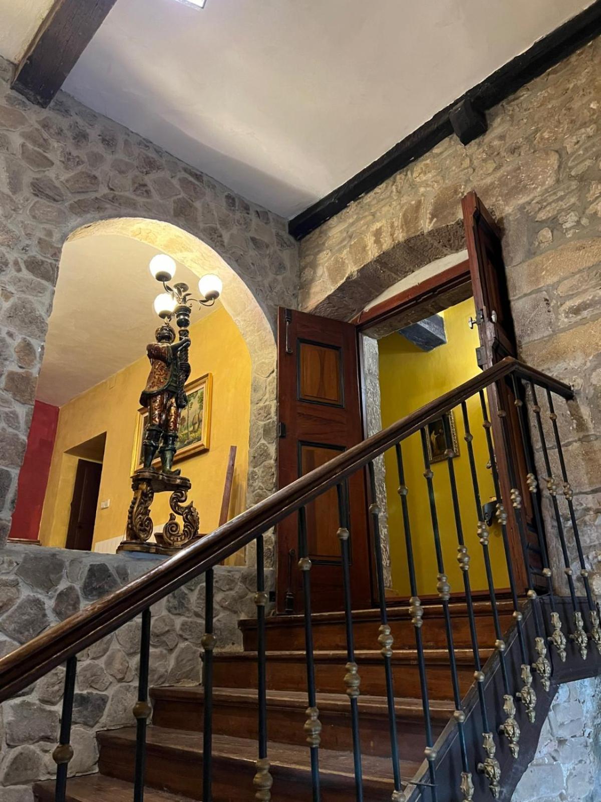 Palacio De Los Alvarado En Las Merindades El Ribero Exterior photo