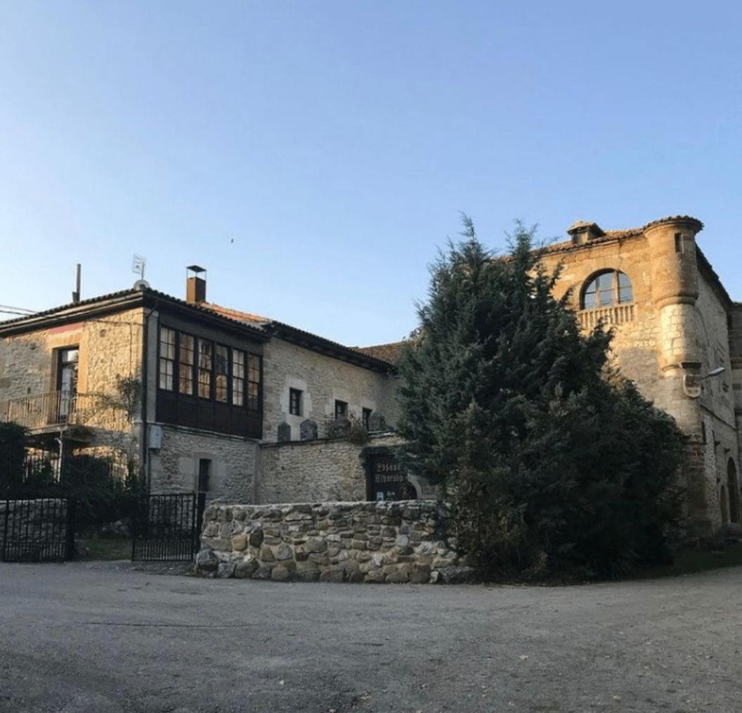 Palacio De Los Alvarado En Las Merindades El Ribero Exterior photo