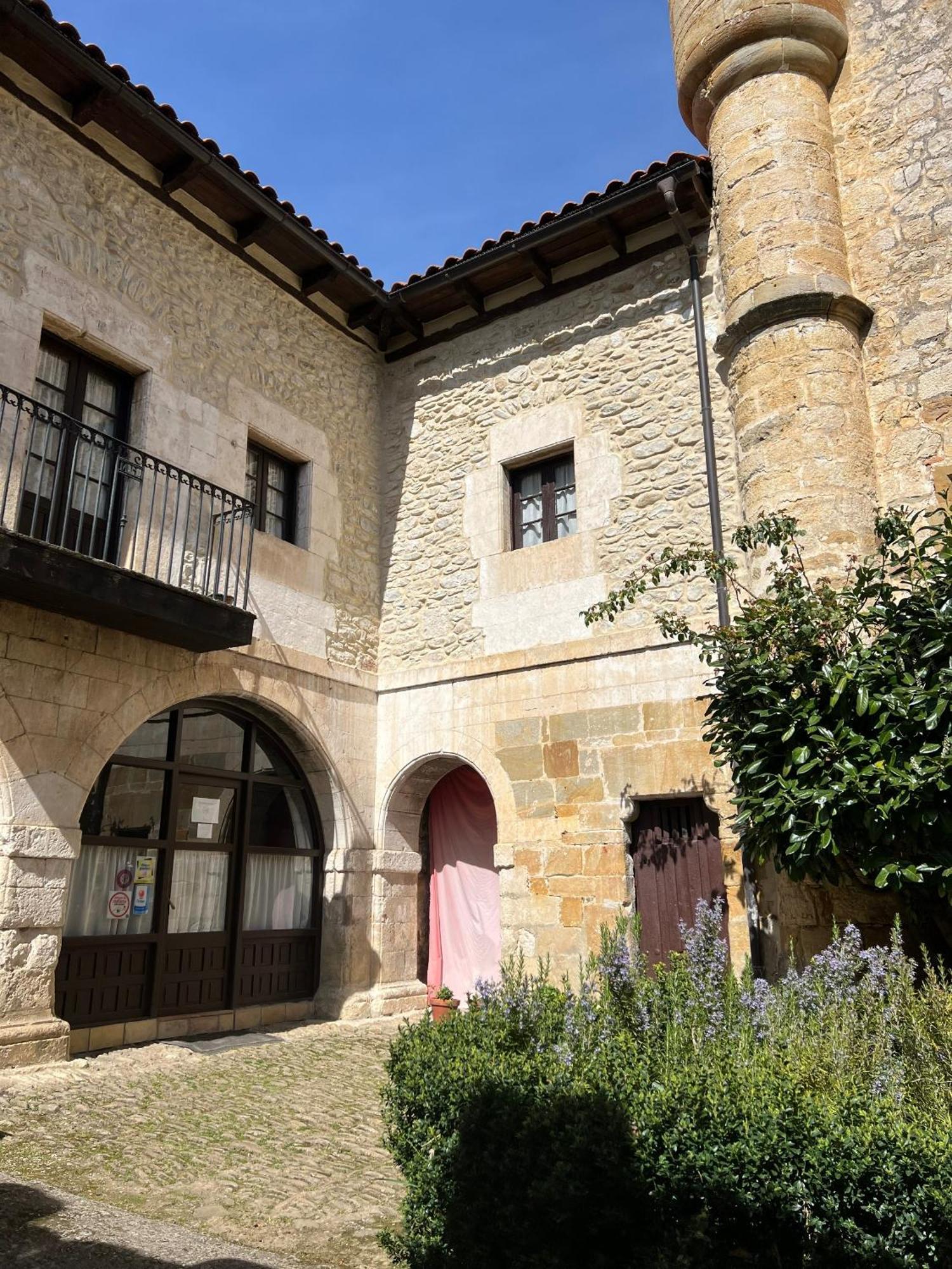 Palacio De Los Alvarado En Las Merindades El Ribero Exterior photo